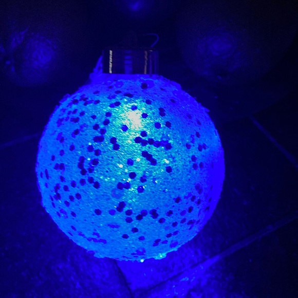 NWT 1 LEFT Large LED Color Light Changing Hanging Bulb - Picture 10 of 16